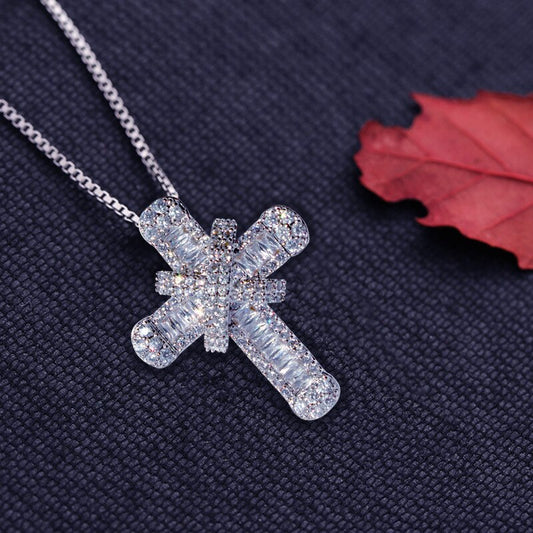 Sparkling R Necklace